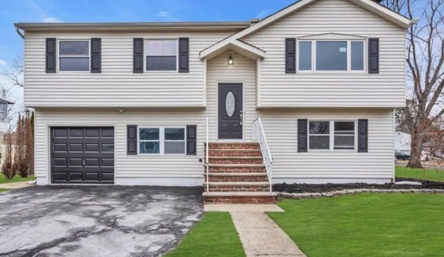 NEW Home Away From Home! Only 7 Min to Beach!