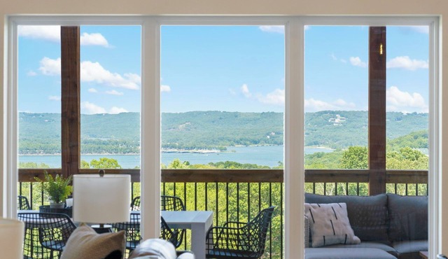 New Home-Deck with the Best Views of Table Rock-Private Hot Tub, Free $400 Tickets