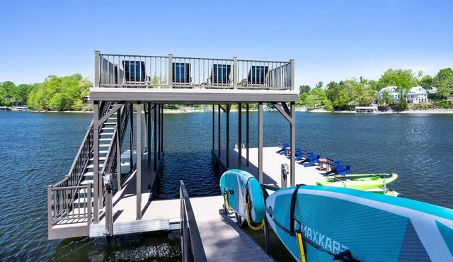 New Home, Dock, Home Theatre, Hot Tub, Fire Pit, Kayaks