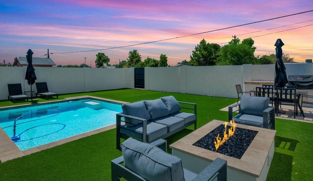 New Home in Down Town Gilbert-Heated Pool, Fire Pits, BBQ