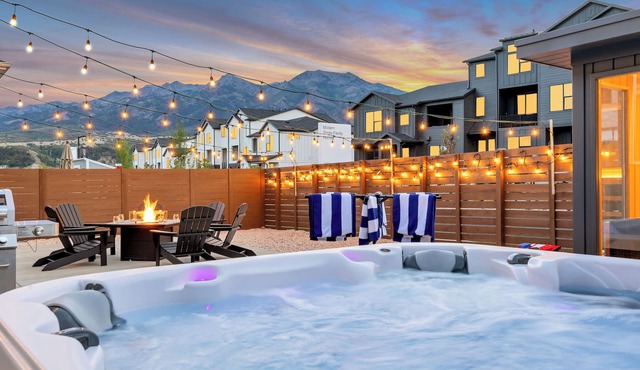 NEW HOME in Mountain Green-The Powder Nest Retreat with private Sauna Hot Tub