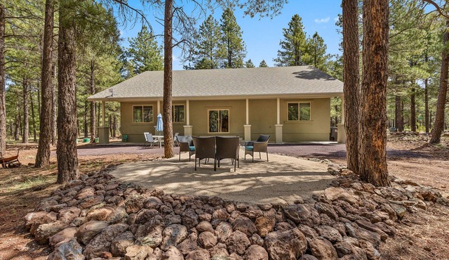 New Home in the Pines – Minutes to Flagstaff & Grand Canyon Adventures!