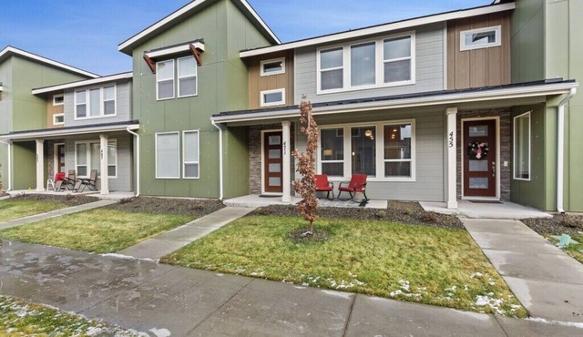 *New* Home ~ King Bed~ 4 TVs ~ WorkFromHome