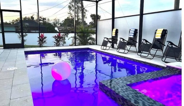 New home,mins to beach, heated pool,two kitch