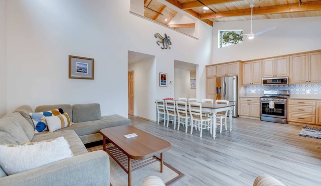 New Home- Minutes from Beach, Foosball, & Yard