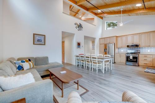 New Home- Minutes from Beach Foosball & Yard