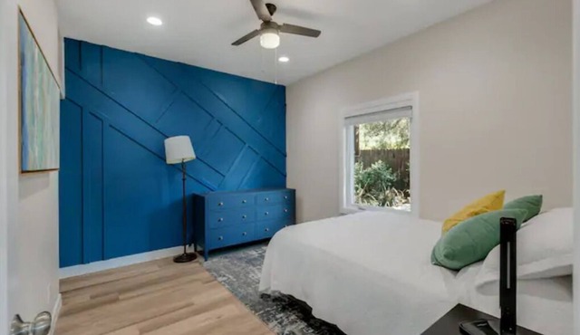 NEW Home near Colleges & Downtown - free parking