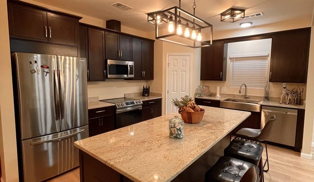 NEW Home! NEAR Tanger Outlet, Dwtn SAV, NEW Enmarket Arena, & Tybee Beach