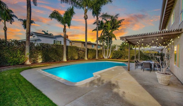 NEW Home | Pool | Central | Minutes To Beach