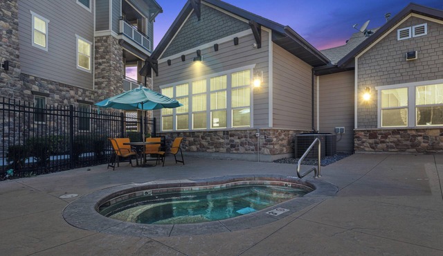 New-home suite home+fireplace+ski+hot tub+21 mi. to SLC