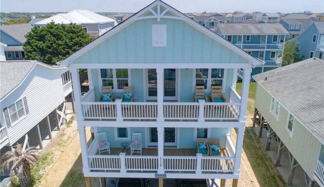 New home w/huge pool, 2 min walk to beach!