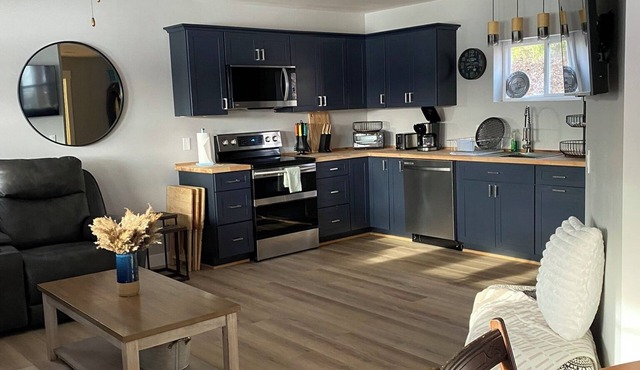 New Home w/Million Dollar Lake View & Dock - Sleeps 6-8 w/AC and fast WiFi