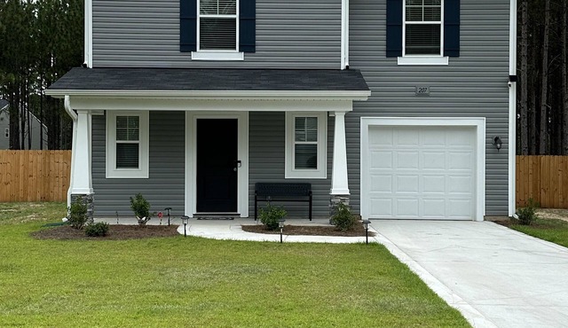New home w/private fenced yard by Carolina Horse Park. 20 min to Pinehurst.