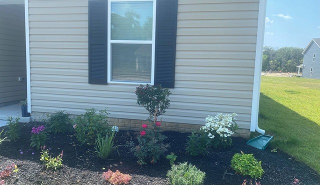New Home! Walk to Bay, Quick drive to Beach, two King Beds! Bring your Boat!