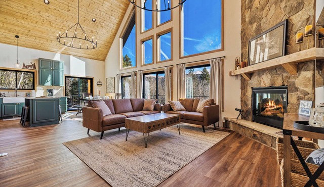 New Home with Hot Tub and Epic Views - Antler Ridge