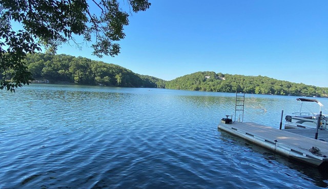 New home with lake side lower-level entry apartment, Near Buckingham Trail head