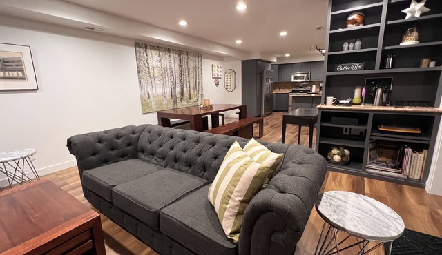 New Home with Sunset View + Ski, Hike, Golf. Sleeps 11 - Fireplace + Coffee Bar