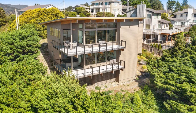 New home with unparalleled ocean views and private hot tub dogs welcome