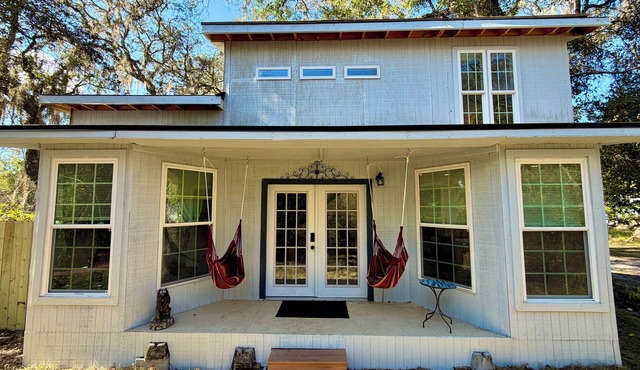 NEW! Honey Paw Hideaway 2-bedroom house with AC in charming Ocklawaha