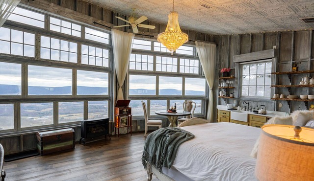 NEW Honeymoon Treehouse