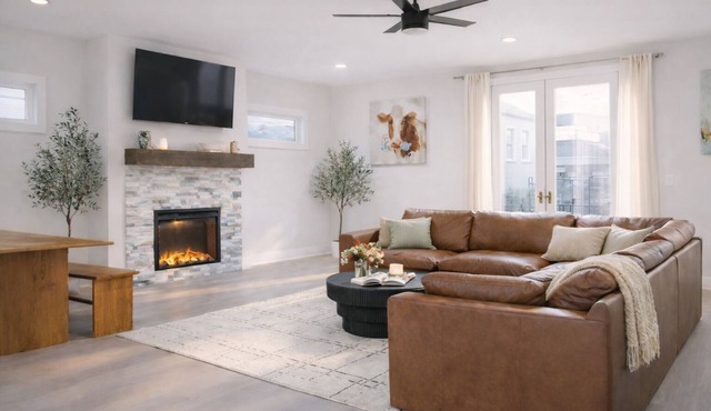 NEW ★HOT AREA★ SLEEPS 14 SPACIOUS 8min to Broadway