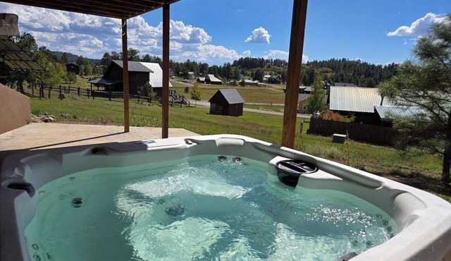 New Hot Tub! Close to Fishing, ATV, Hiking, Rafting, Rivers!