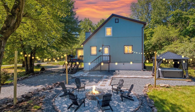 New! Hot Tub, Fire-pit, Shuffleboard, Game Room, Kids Play Area and More!