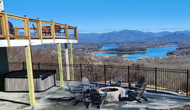 New Hot tub, Firepit, and 5 mins to Lake Chatuge, breathtaking views