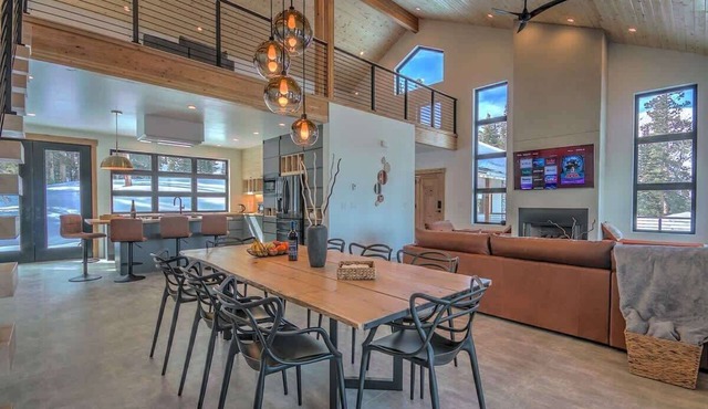 NEW Hot Tub Haven with Panoramic View | Blue River