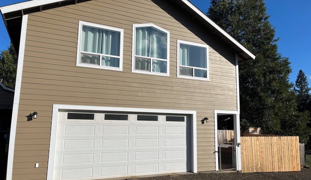 New hot tub in apartment close to everything outdoors