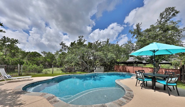 NEW HOT TUB Luxury Spacious Retreat Stone Oak Home