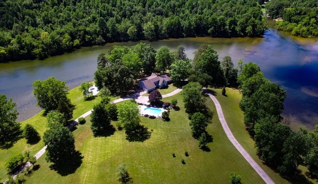New Hot Tub! Relaxing Lakefront retreat with pool!