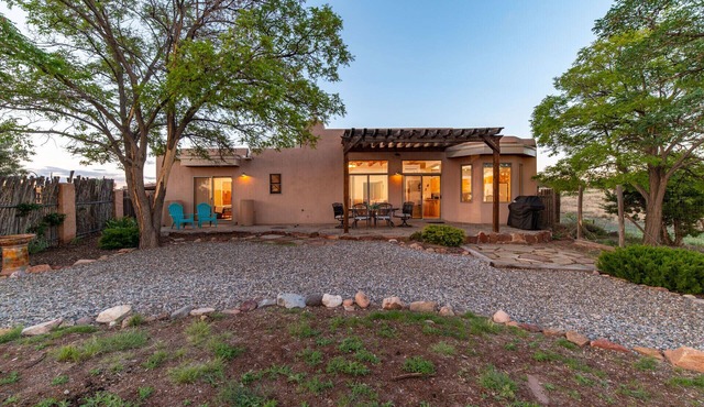 NEW HOT TUB under the Stars, Sunset View, Pets, EV Charger, Chef’s Kitchen