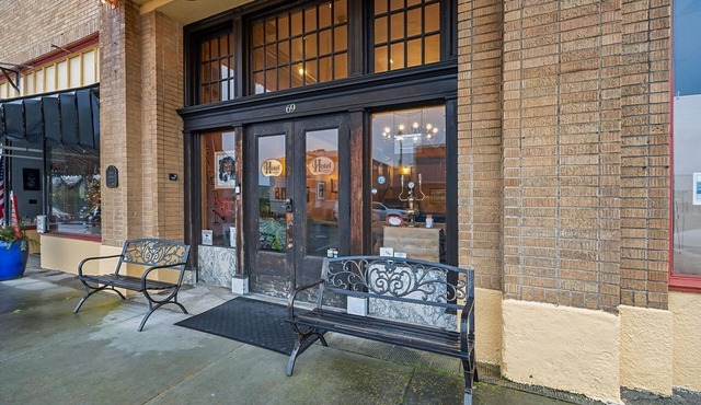 NEW! Hotel Cathlamet Room 216 - Main St Queen