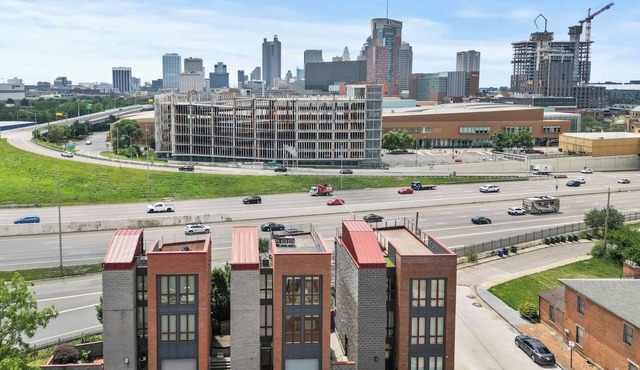 *NEW* HotTub+Rooftop Deck | Steps to Short North