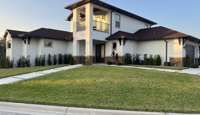 new house 10 minutes to downtown