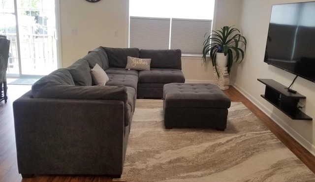 NEW House - 10% off wkly - 6 badges/huge private backyard - Great for families!