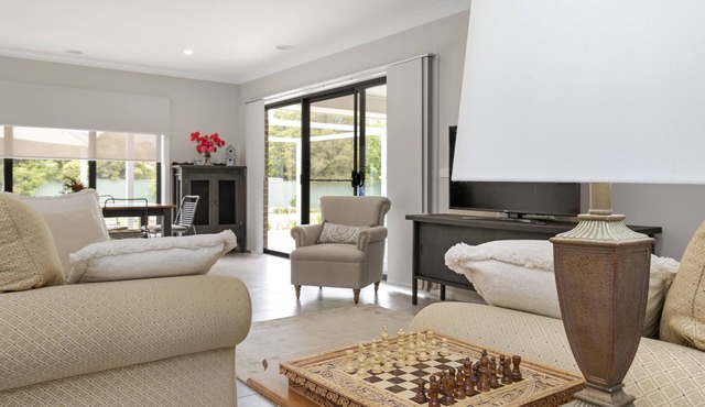 New house 3 Queen Rooms with 1 Ensuite plus bathroom - Maximum of 6 Guests.