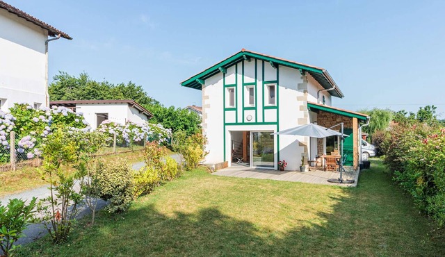 New house 300 m from town and 10 min from Bidart beaches