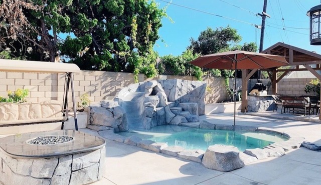 NEW HOUSE 4BE/2BA, cute POOL/SPA with slide NEAR BEACH, DISNEYLAND FOR 12!