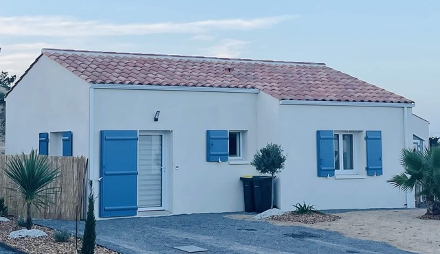 New house between sea and forest with swimming pool