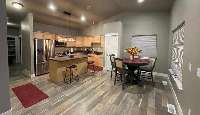 New House close to Yellowstone Park Magpie Fields