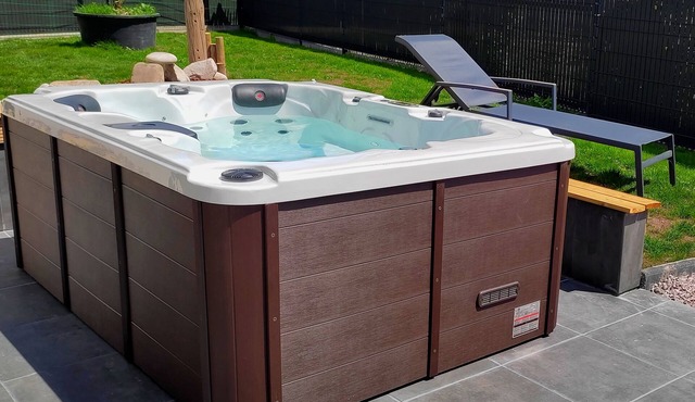 New house for 2/4 people, jacuzzi, 800m from the Sables d'Or beach, free wifi