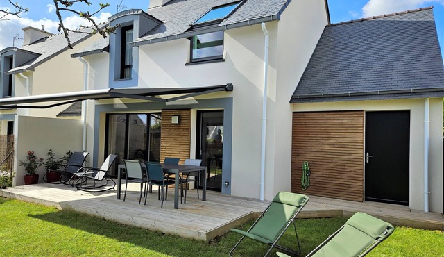 New house for 5 people, 300 meters from the beach!