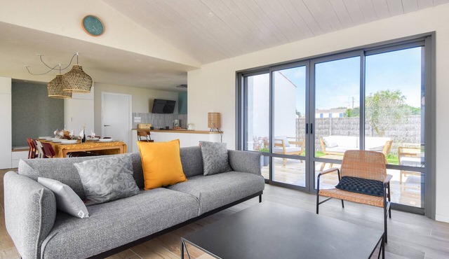 New house- 6 adults & 4 children - 350m beach