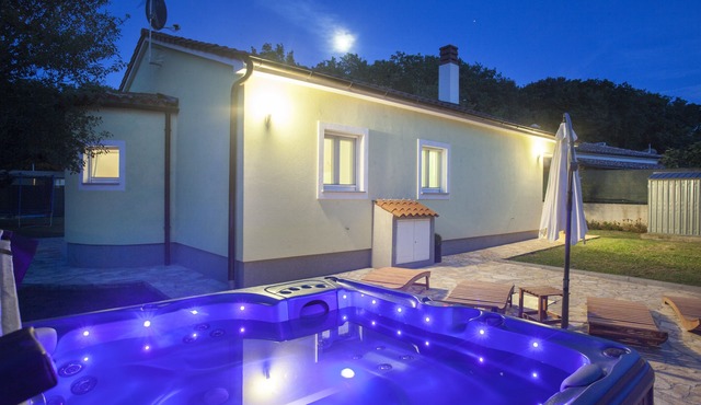 New House Freeda * with whirlpool, WiFi, 4 bikes in price, Grill, Kids playground