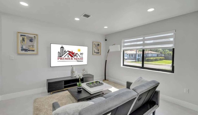 NEW house in Miami| Casa Calle 19 A By Dream Vacation