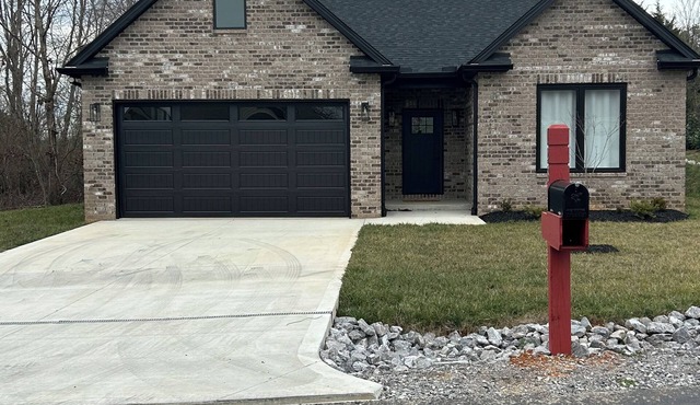 New house in Tellico village close to lake and golf course