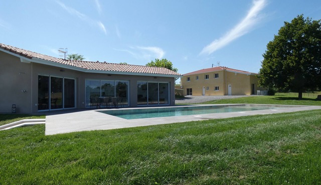 New house, in the countryside with swimming pool