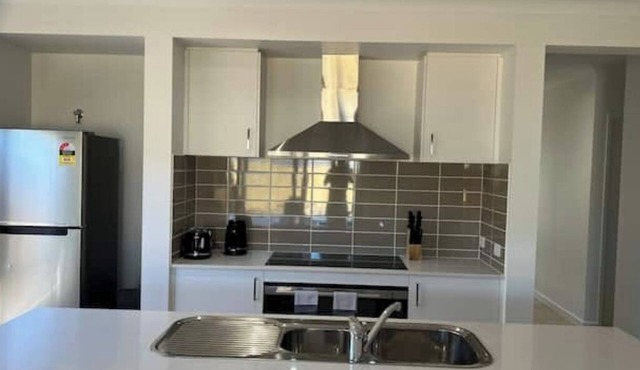 New house(Master with ensuite and A/C)2 Bath